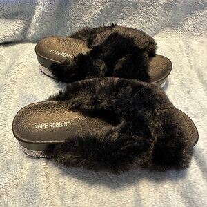 Cape Robbin Black Furry Slippers